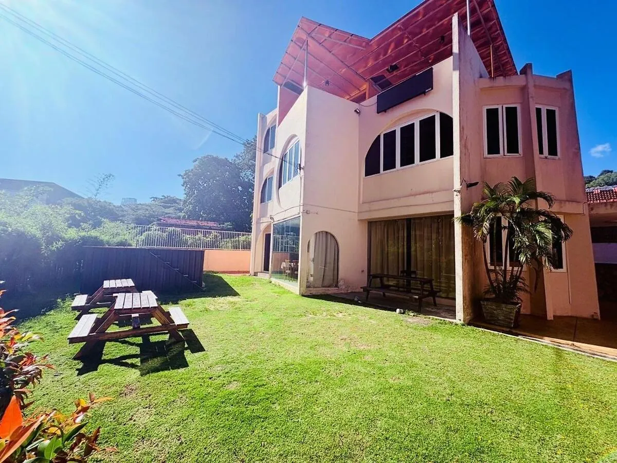 Family-Friendly Private Pool Villa With Ktv, Bbq, Ps5, Pool Table, Kitchen Just 2-Minute Drive To Tanjung Bungah Beach Holiday home